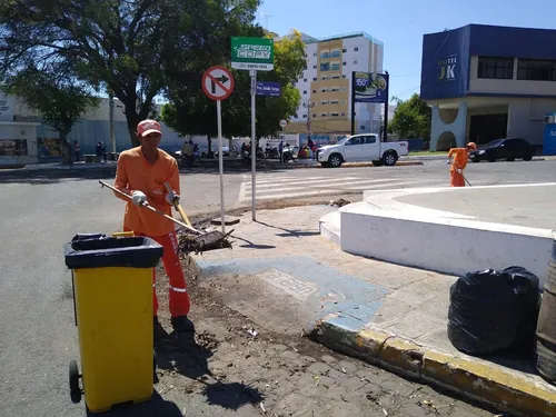 
				
					Após acordo entre a prefeitura e empresa, coleta de lixo é retomada em Patos
				
				