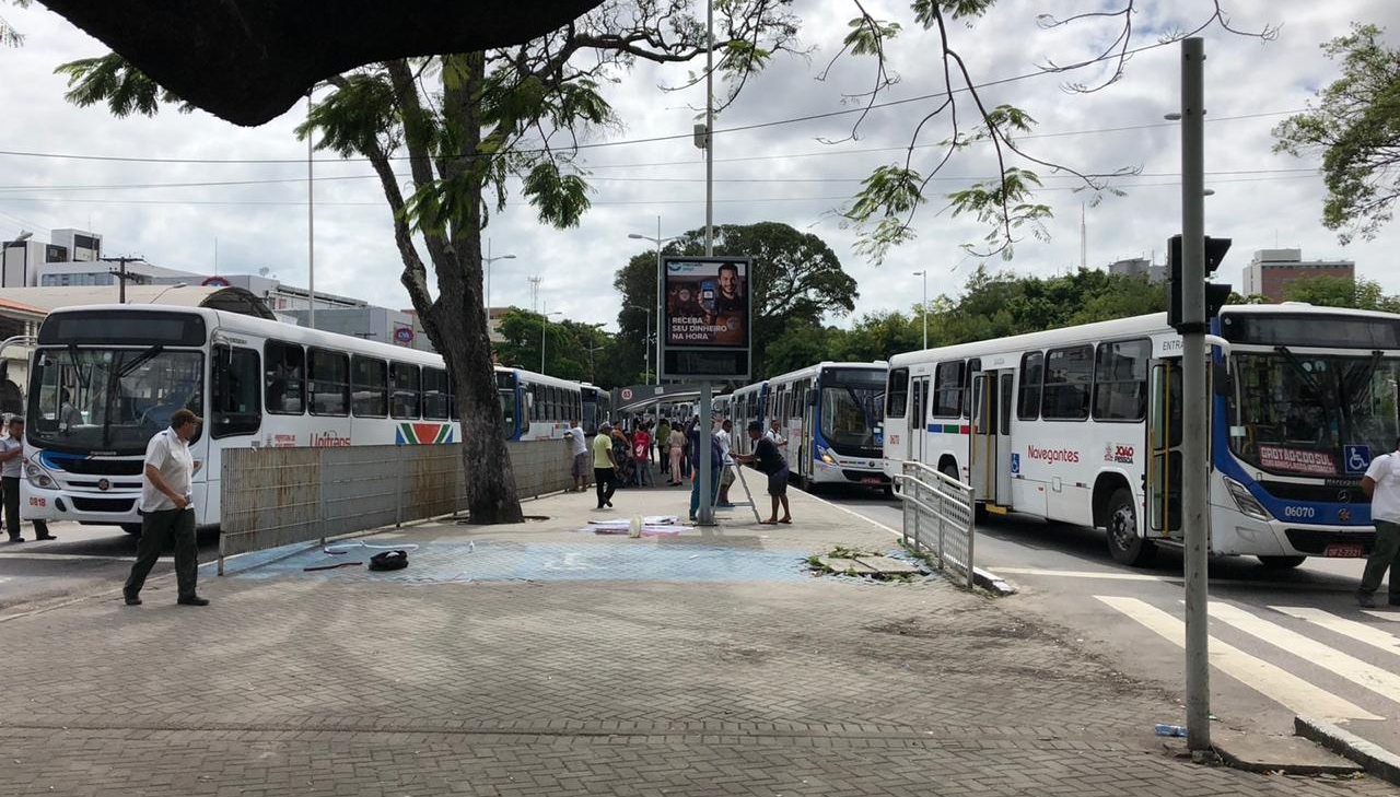 
				
					Ônibus de JP voltam a circular após protesto de motoristas por salários
				
				