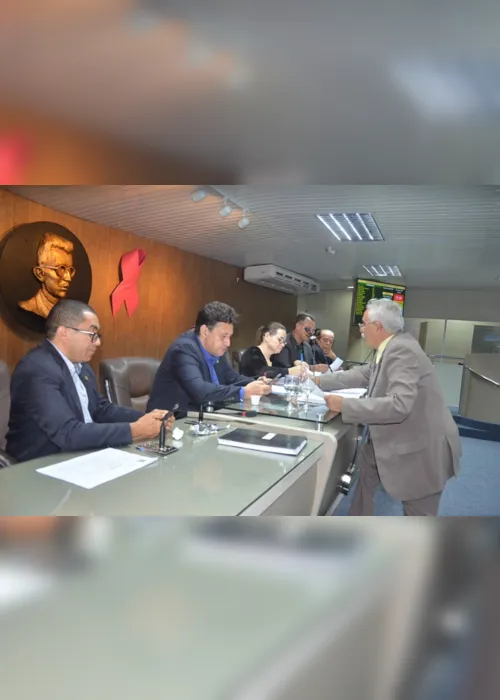 
                                        
                                            Vereadores de Campina Grande aprovam projeto de lei para aumentar o próprio salário
                                        
                                        