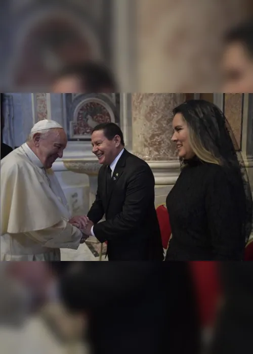 
                                        
                                            'Pelé ou Maradona?', pergunta o Papa a Mourão na canonização de Irmã Dulce
                                        
                                        