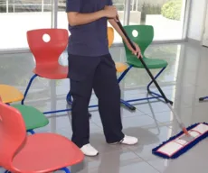 OS dá férias a funcionários da limpeza em período de aulas em escolas