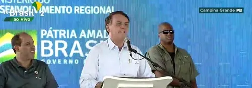 
				
					Bolsonaro diz que quem 'não respeita família não merece ser governo'
				
				