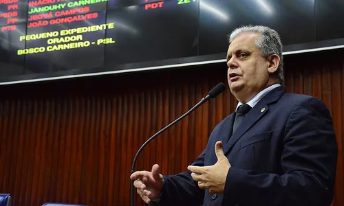 
                                        
                                            Saída de Bosco Carneiro acende luz de alerta na base de João
                                        
                                        