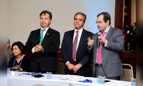 
				
					Por aclamação, conselheiro Fábio Nogueira é reeleito presidente da Atricon
				
				
