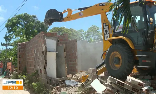 
                                        
                                            Imóveis são demolidos para viabilizar obra na Barreira de Cabo Branco
                                        
                                        