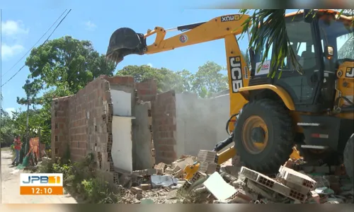 
				
					Imóveis são demolidos para viabilizar obra na Barreira de Cabo Branco
				
				