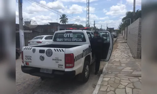 
				
					Quase 80 policiais civis são diagnosticados com Covid-19 na Paraíba
				
				