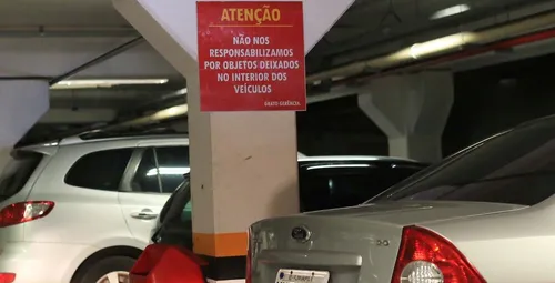 
				
					Lei proíbe exibição de cartazes em estacionamentos que absolvem donos de culpa por furtos nos veículos
				
				