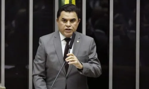 
                                        
                                            Deputados da PB gastam R$ 4,5 milhões com cota; Santiago lidera gastos
                                        
                                        