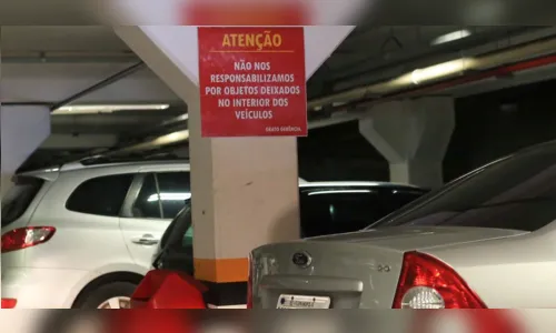 
				
					Lei proíbe exibição de cartazes em estacionamentos que absolvem donos de culpa por furtos nos veículos
				
				