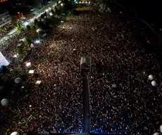 Ano novo em João Pessoa começa com multidão, pé na areia e shows no Busto de Tamandaré