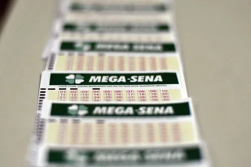 
				
					Mega-Sena acumula e deve pagar R$ 14 milhões na próxima quarta-feira
				
				