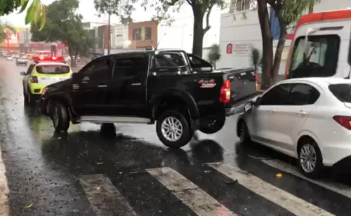 
				
					Chuvas causam estragos e alagamentos em Campina Grande; Inmet renova alerta
				
				