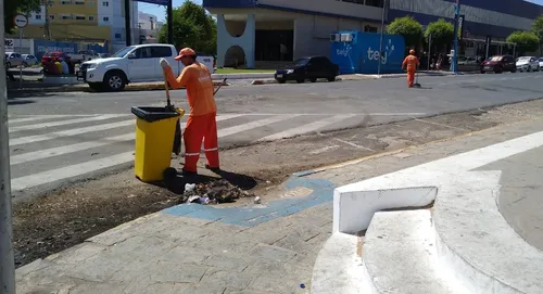 
				
					Agentes de limpeza urbana de Patos devem retornar ao trabalho nesta quarta
				
				