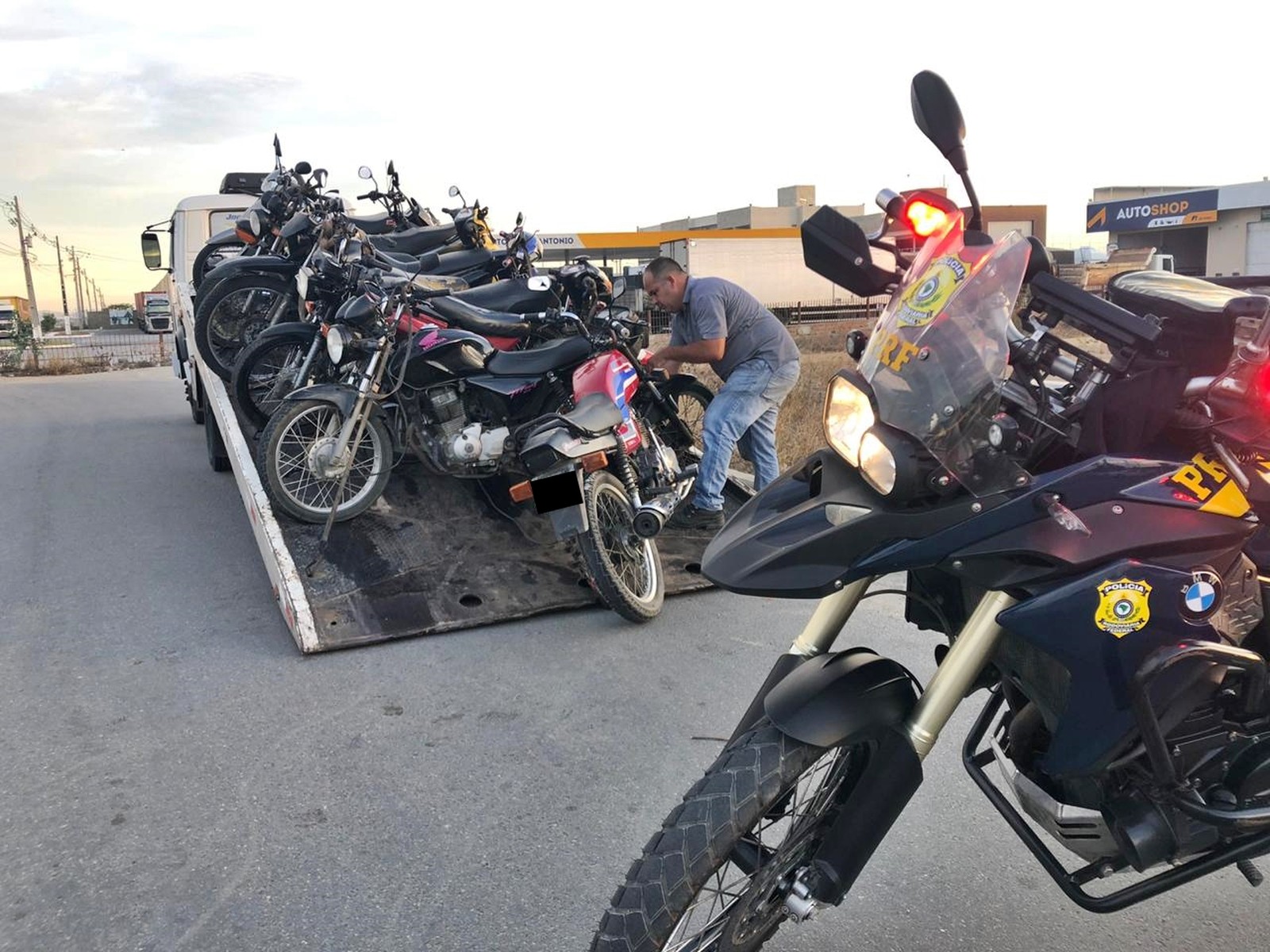 
				
					PRF flagra 32 motoristas embriagados na Paraíba durante fim de semana
				
				