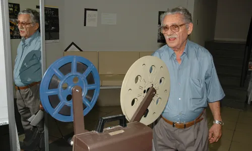 
                                        
                                            Sílvio Osias: Linduarte Noronha, diretor de 'Aruanda', morreu há oito anos
                                        
                                        