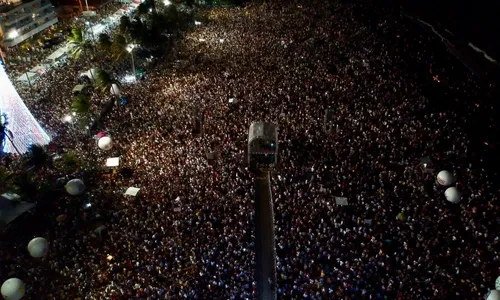 
                                        
                                            Ano novo em João Pessoa começa com multidão, pé na areia e shows no Busto de Tamandaré
                                        
                                        