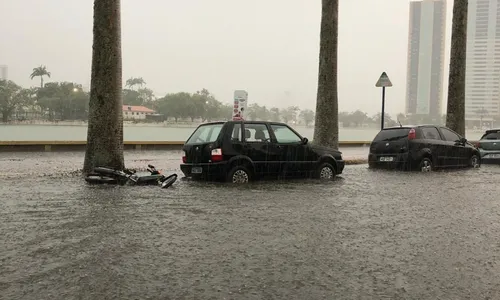 
                                        
                                            Chuvas causam estragos e alagamentos em Campina Grande; Inmet renova alerta
                                        
                                        