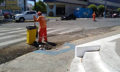 
                                        
                                            Agentes de limpeza urbana de Patos, no Sertão da Paraíba, paralisam as atividades
                                        
                                        