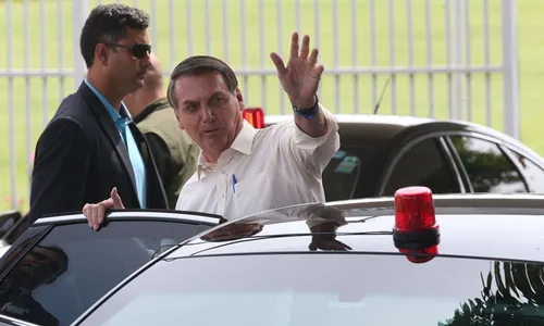 
                                        
                                            Bolsonaro sinaliza que vai autorizar fundo eleitoral de R$ 2 bi para Eleições 2020
                                        
                                        