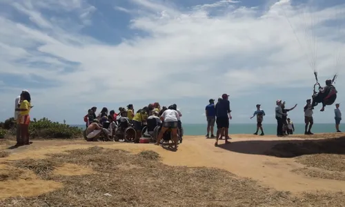 
                                        
                                            Projeto oferece voo de parapente para pessoas com deficiência, em João Pessoa
                                        
                                        