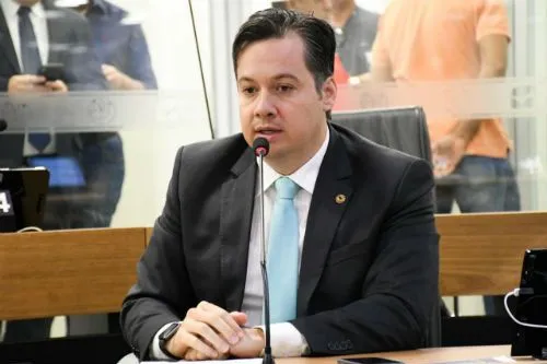 
				
					Deputado Júnior Araújo deixa o Governo e anuncia retorno à Assembleia Legislativa
				
				