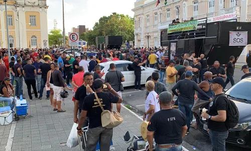 
                                        
                                            Policiais e bombeiros aguardam até terça-feira por resposta
                                        
                                        