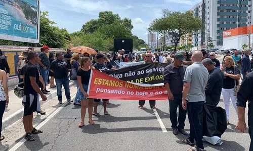 
                                        
                                            Policiais da PB param atividades por 12 horas e fazem protesto por melhores salários
                                        
                                        