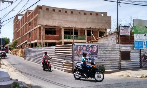
                                        
                                            MPF abre inquérito civil para investigar paralisação nas obras do Teatro Municipal de Patos
                                        
                                        