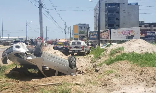 
                                        
                                            Homem que transportava 2 kg de cocaína é preso após capotar carro na BR-230
                                        
                                        