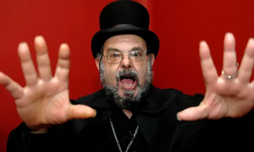 
                                        
                                            Em São Paulo, morre o cineasta José Mojica Marins, o Zé do Caixão
                                        
                                        