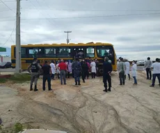 Ambulantes paraibanos que estavam detidos na Bahia chegam a Patos