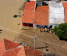 Açudes transbordam e famílias ficam desabrigadas no Cariri da PB