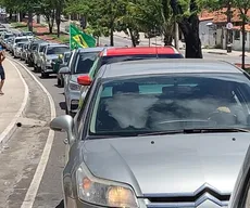 Comerciantes fazem carreata para cobrar reabertura do comércio