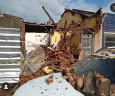 Casa desaba após fortes chuvas em Sousa, no Sertão da Paraíba
