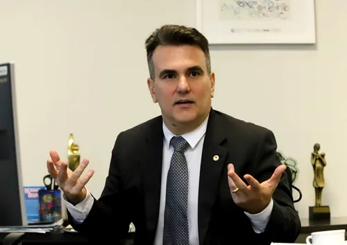 
				
					Sérgio Queiroz fala sobre "chapa" e apoios na pré-candidatura ao Senado nesta sexta-feira (25)
				
				