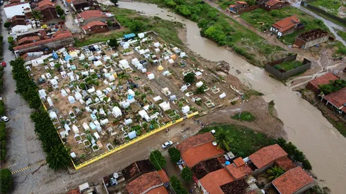 
				
					Açudes transbordam e famílias ficam desabrigadas no Cariri da PB
				
				