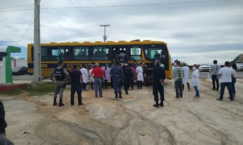 
                                        
                                            Ambulantes paraibanos que estavam detidos na Bahia chegam a Patos
                                        
                                        