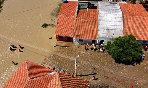 
                                        
                                            Açudes transbordam e famílias ficam desabrigadas no Cariri da PB
                                        
                                        