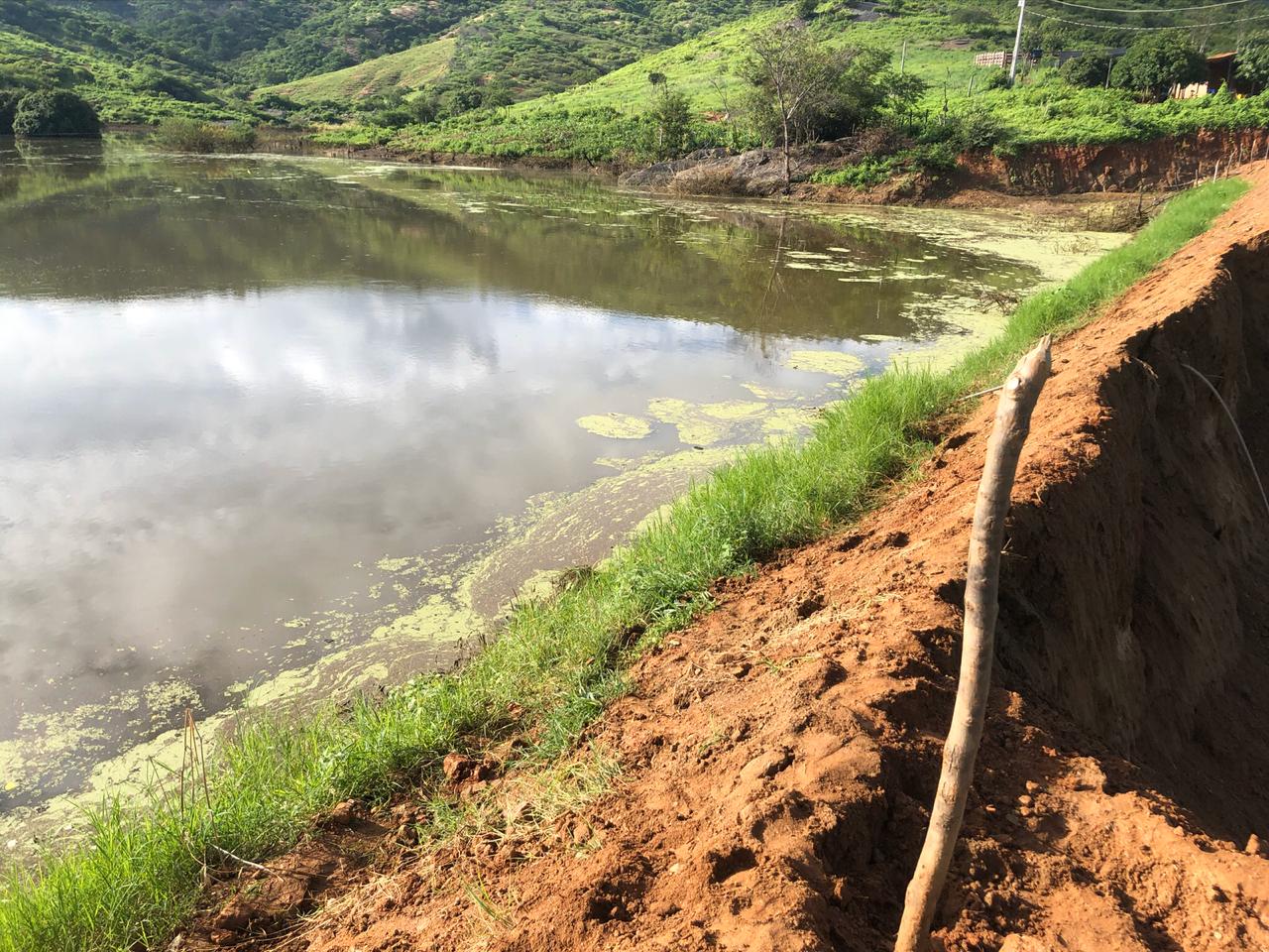 
                                        
                                            Risco de rompimento de barragem faz famílias serem retiradas de sítio no Sertão da PB
                                        
                                        