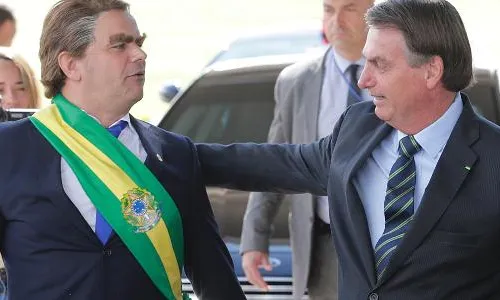 
                                        
                                            Opinião: Humor sem graça com Regina e Carioca. E Bolsonaro foge do PIB
                                        
                                        