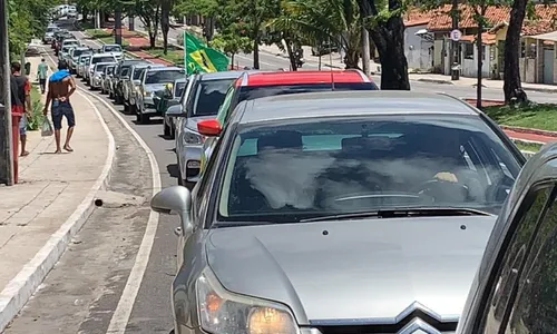 
                                        
                                            Comerciantes fazem carreata para cobrar reabertura do comércio
                                        
                                        