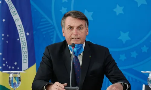 
                                        
                                            Bolsonaro autoriza suspensão de contrato de trabalho por 4 meses
                                        
                                        