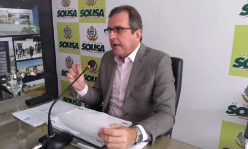 
                                        
                                            Prefeito de Sousa suspende São João e lança plano econômico após 1º caso de coronavírus na cidade
                                        
                                        