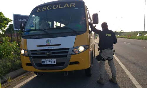 
                                        
                                            PRF flagra 142 infrações de trânsito em transportes escolares nas rodovias da PB
                                        
                                        