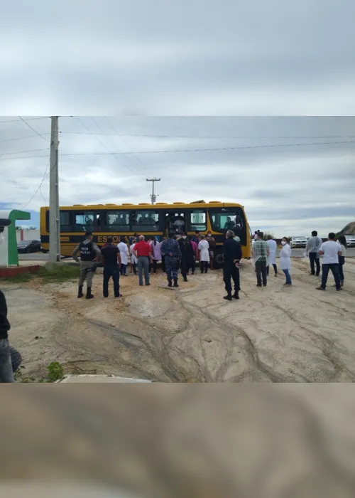 
                                        
                                            Ambulantes paraibanos que estavam detidos na Bahia chegam a Patos
                                        
                                        