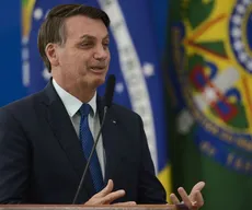 Bolsonaro veta dispensa de atestado médico durante quarentena para trabalhador doente