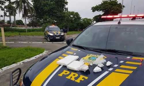 
                                        
                                            Homem é preso na BR-101 com cocaína escondida no painel do carro
                                        
                                        