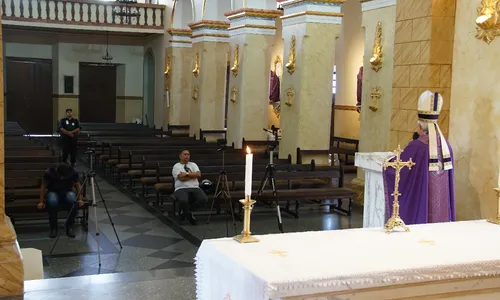 
                                        
                                            Celebrações católicas da Semana Santa na Paraíba acontecem sem fiéis
                                        
                                        