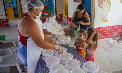 
                                        
                                            Mais 15 escolas municipais começam a fornecer refeições para alunos
                                        
                                        